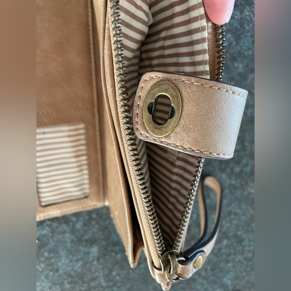 Tan Wallet - Picture 4 of 4